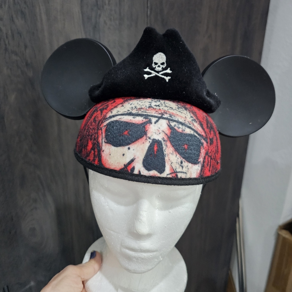 RARE Pirates of the Caribbean Mickey Mouse Ears Hat Red Skull Disney Parks NWT